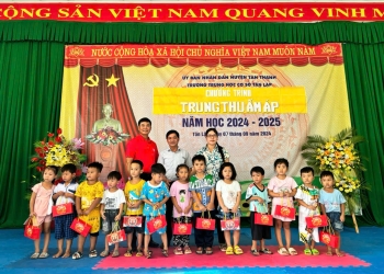 Vui Tết trung thu cho 200 em Trường tiểu học Nhơn Hoà Lập tỉnh Long An