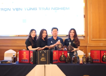 Bài thuốc gia truyền gói gọn trong chai rượu quà tặng - Sức khỏe và hạnh phúc đích thực